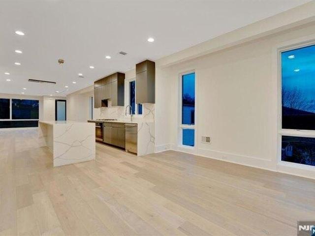 House for sale in Palisades Park, New Jersey