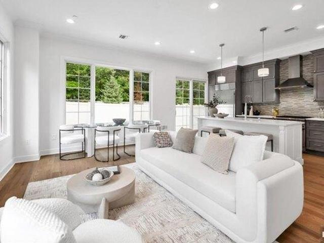 House for sale in Paramus, New Jersey