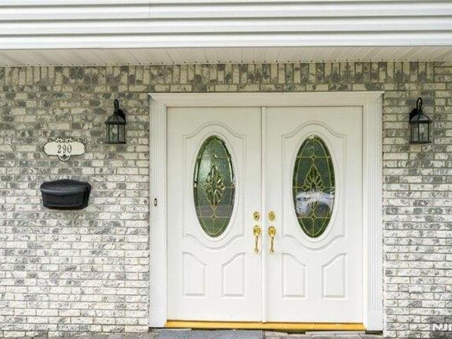 House for sale in Paramus, New Jersey