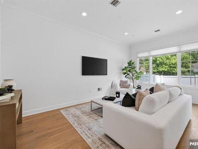 House for sale in Paramus, New Jersey