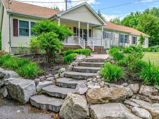 House for sale in Paris, Maine
