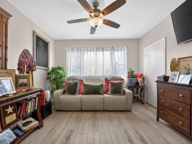 House for sale in Preakness, Wayne