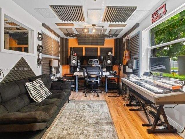 House for sale in Pembroke Pines, Florida