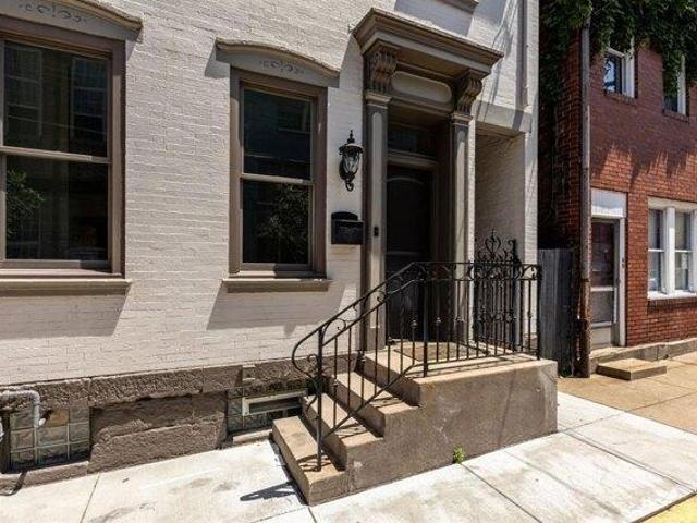 House for sale in Pittsburg, Pennsylvania