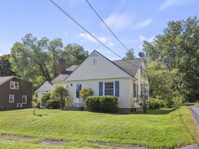 House for sale in Victory Hill, Pittsfield