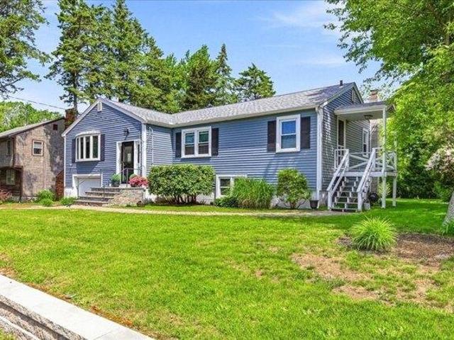 House for sale in Manomet, Massachusetts