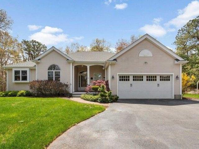 House for sale in Manomet, Massachusetts