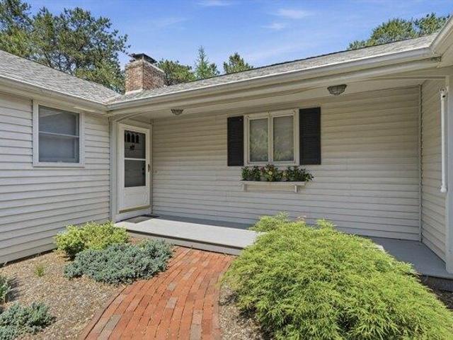 House for sale in Manomet, Massachusetts