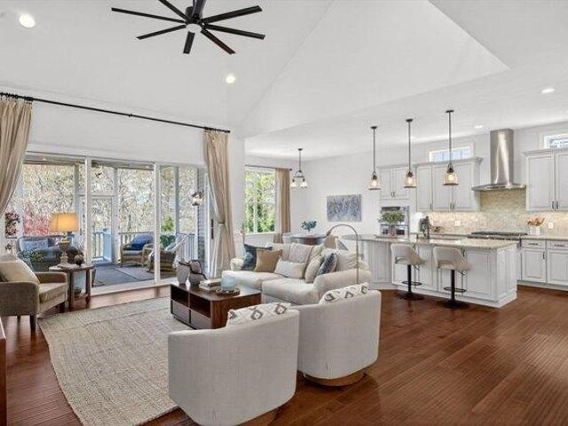 House for sale in Manomet, Massachusetts