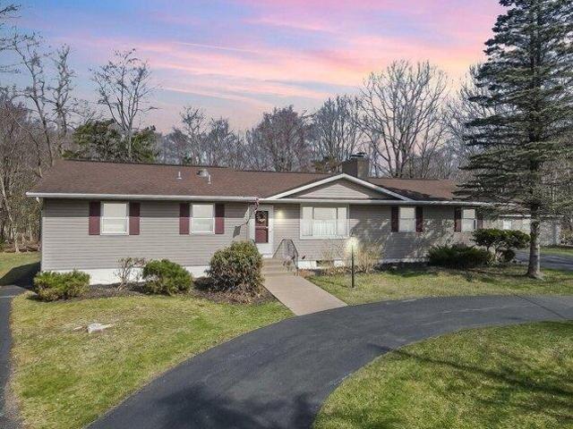House for sale in Pocono Summit