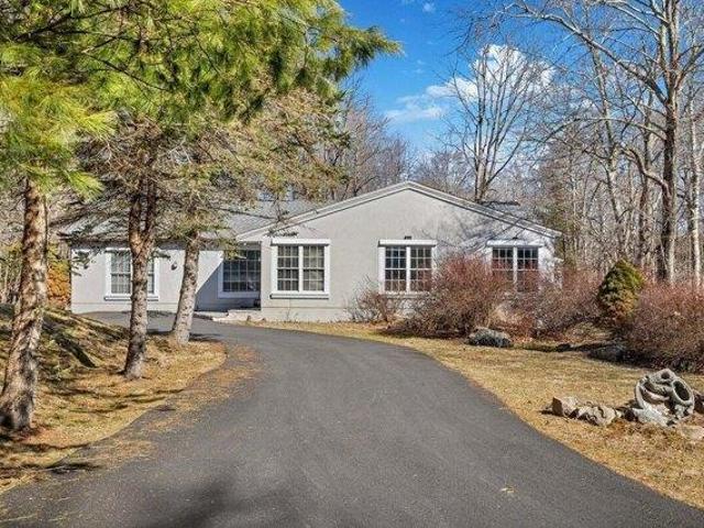 House for sale in Pocono Summit