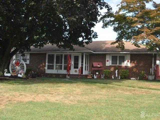 House for sale in Avenel, New Jersey