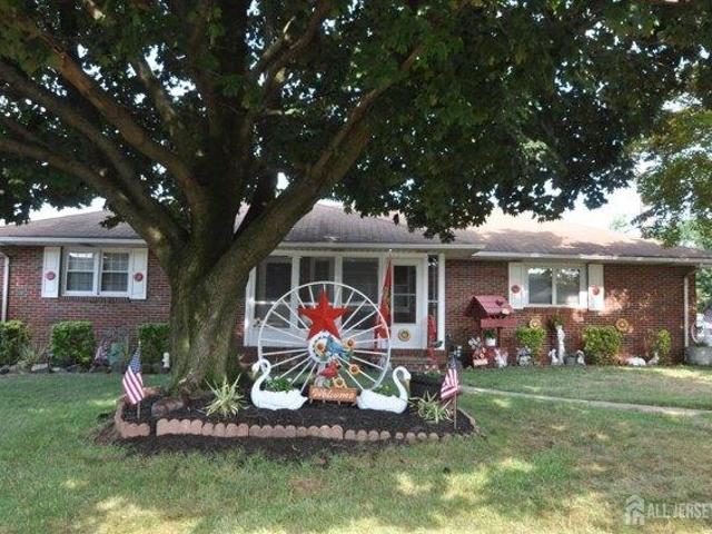 House for sale in Avenel, New Jersey