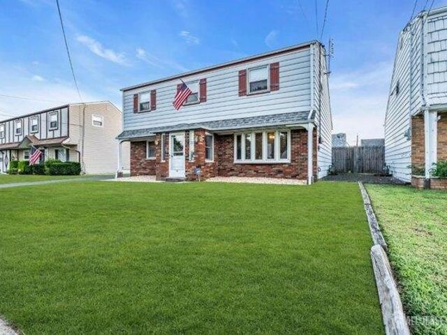 House for sale in Avenel, New Jersey
