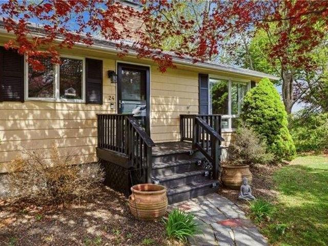 House for sale in Portsmouth, Rhode Island