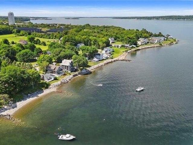 House for sale in Portsmouth, Rhode Island