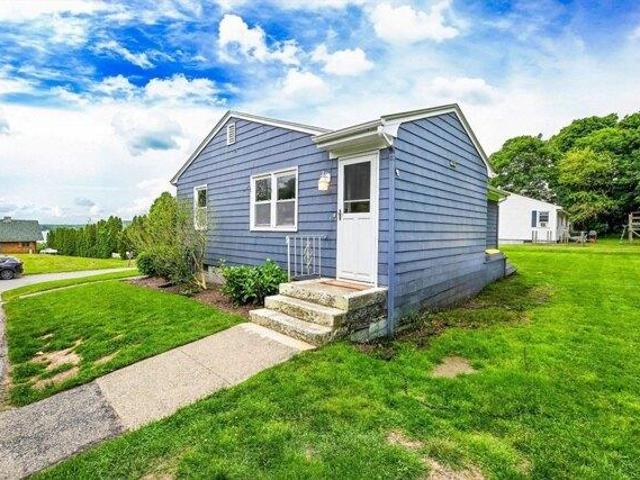 House for sale in Portsmouth, Rhode Island