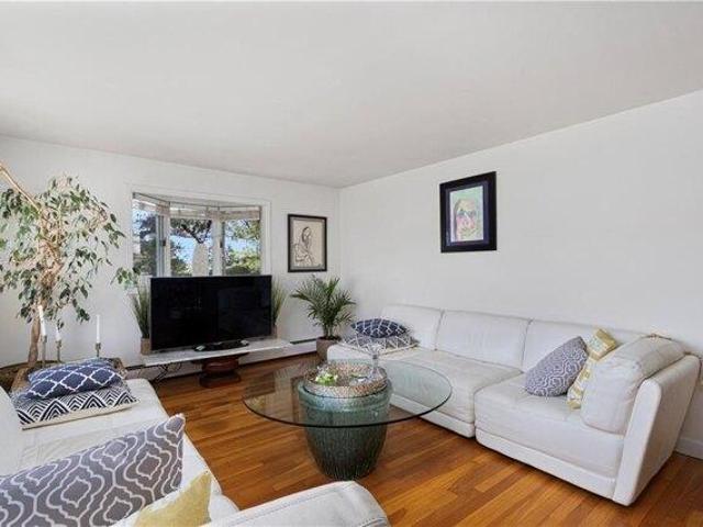 House for sale in Portsmouth, Rhode Island