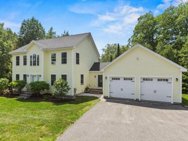 House for sale in Raymond, Maine