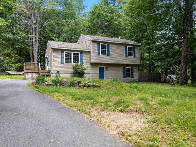 House for sale in Raymond, Maine