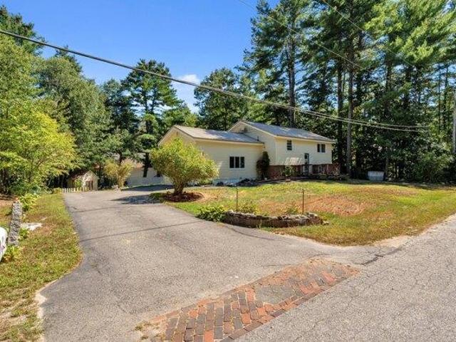 House for sale in Raymond, Maine