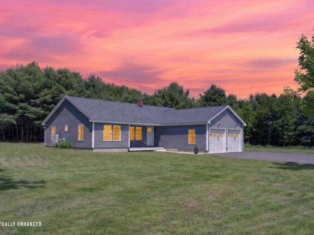 House for sale in Winthrop, Maine