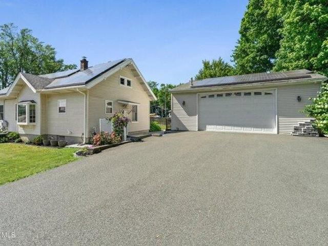 House for sale in Castleton On Hudson, New York