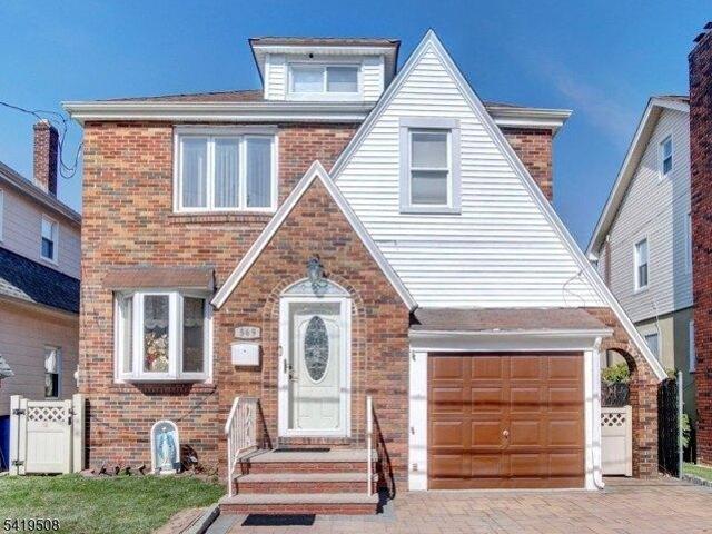 House for sale in Ridgefield, New Jersey