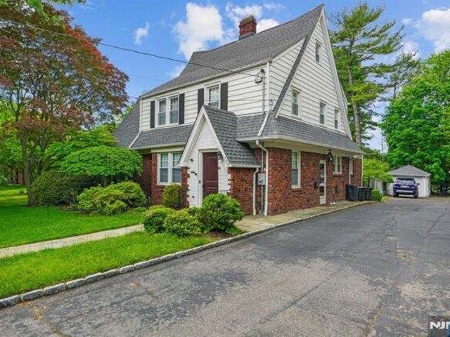 House for sale in River Edge, New Jersey