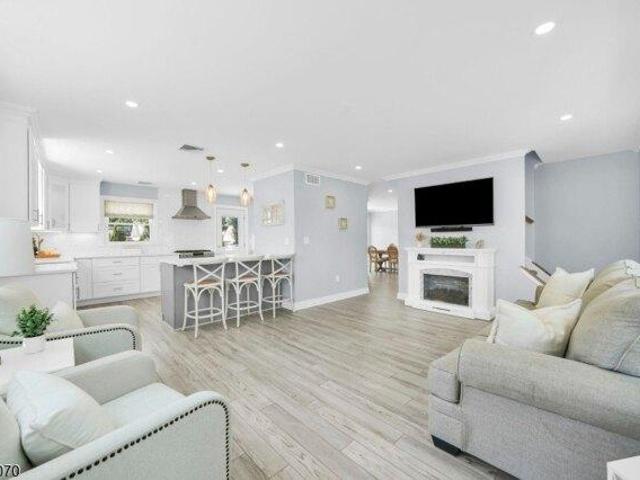 House for sale in Rochelle Park, New Jersey