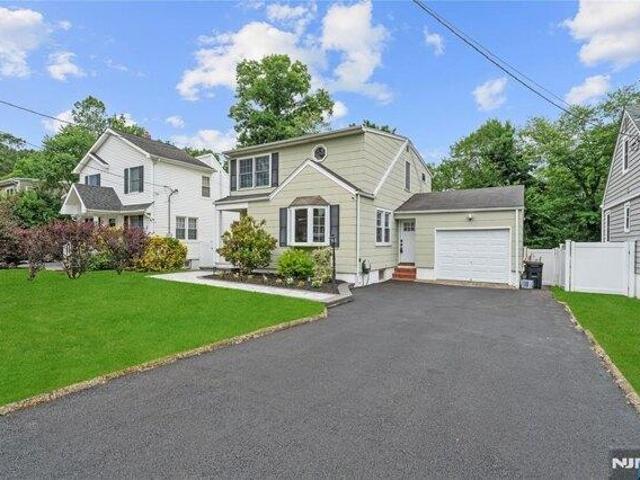House for sale in Roseland, New Jersey