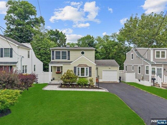 House for sale in Roseland, New Jersey