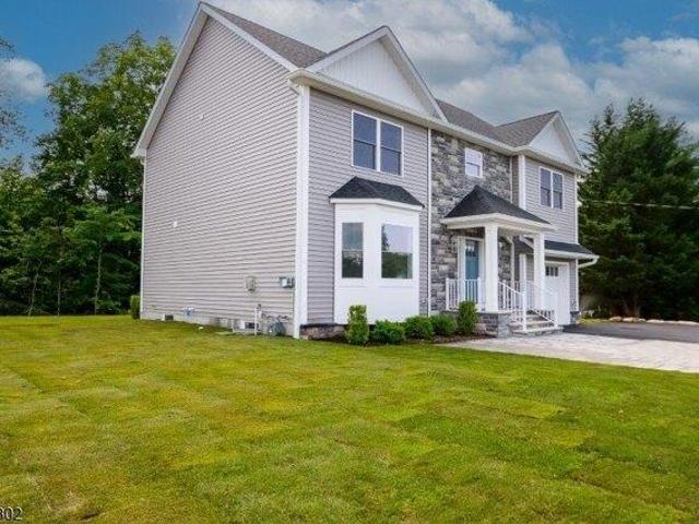 House for sale in Roseland, New Jersey