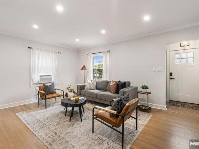 House for sale in Fair Lawn, New Jersey