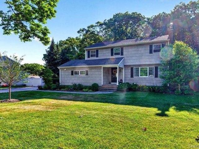 House for sale in Smithtown, New York