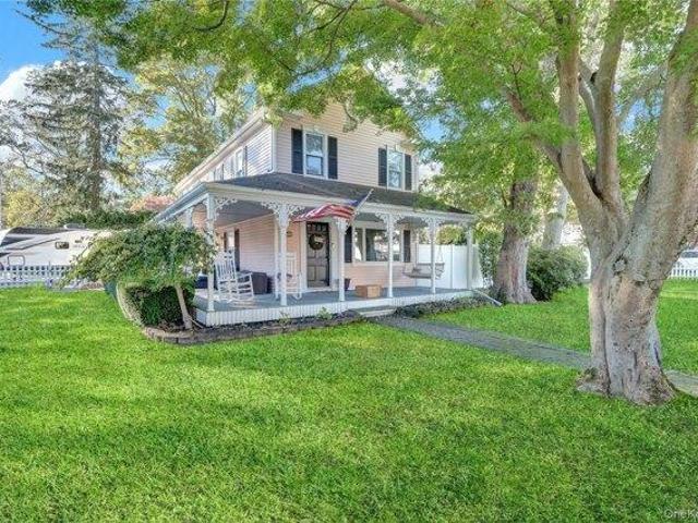 House for sale in Smithtown, New York