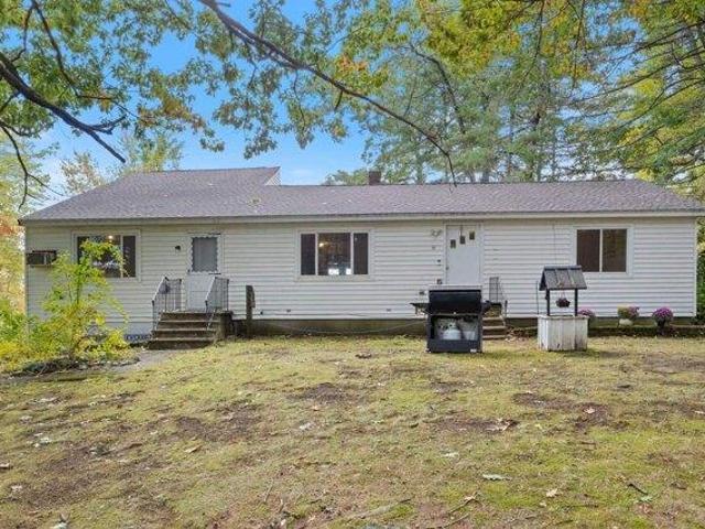 House for sale in Sandown, Rockingham County