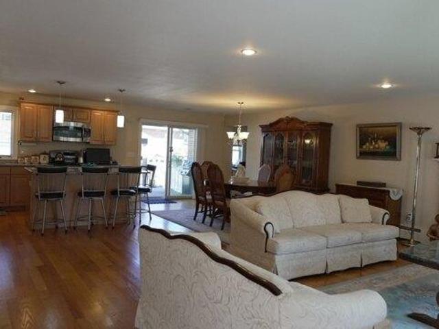 House for sale in Oakland Vale, Saugus