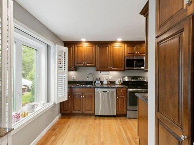 House for sale in Oakland Vale, Saugus