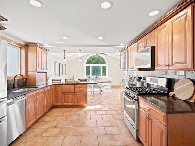 House for sale in Saugus, Essex County