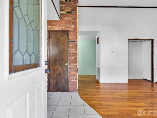 House for sale in Sayreville, New Jersey