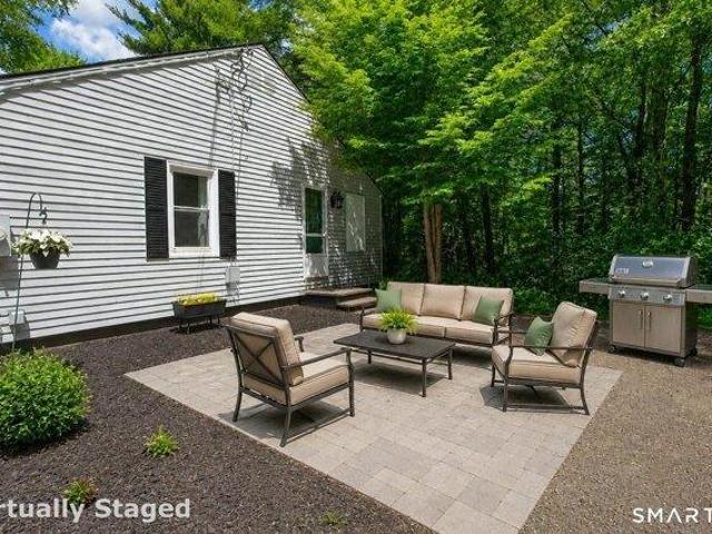 House for sale in Simsbury, Connecticut