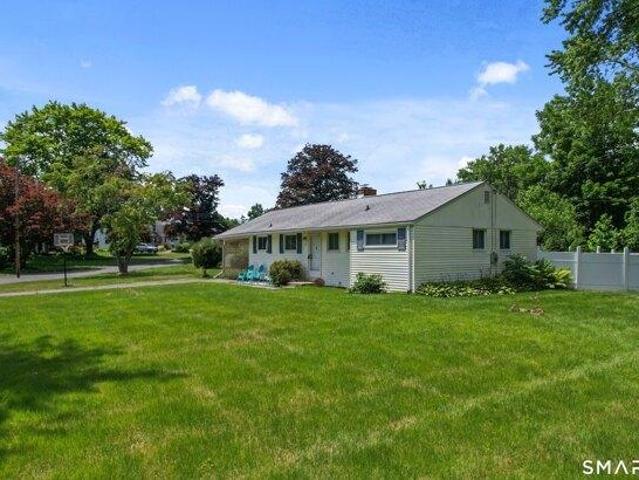 House for sale in Simsbury, Connecticut