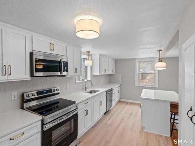 House for sale in Simsbury, Connecticut