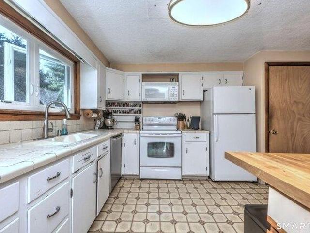 House for sale in Simsbury, Connecticut