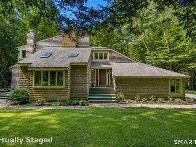 House for sale in Simsbury, Connecticut