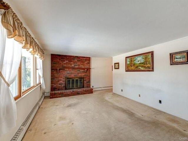 House for sale in Smithtown, New York
