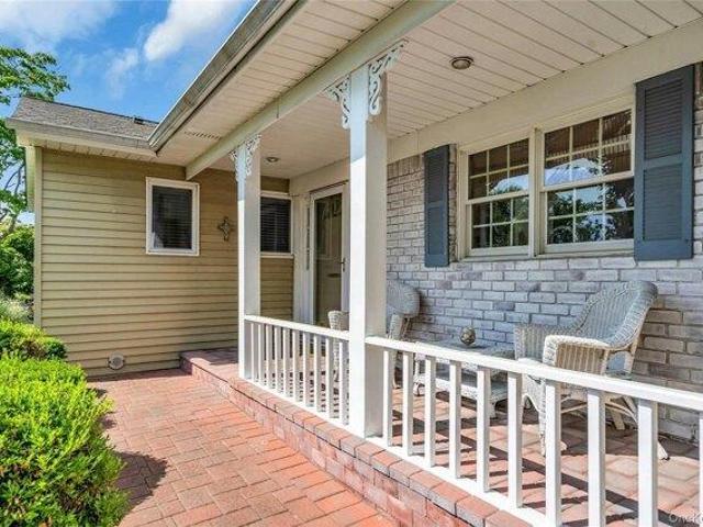 House for sale in Smithtown, New York