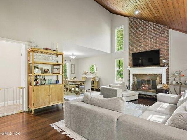 House for sale in Hunting Ridge, Stamford
