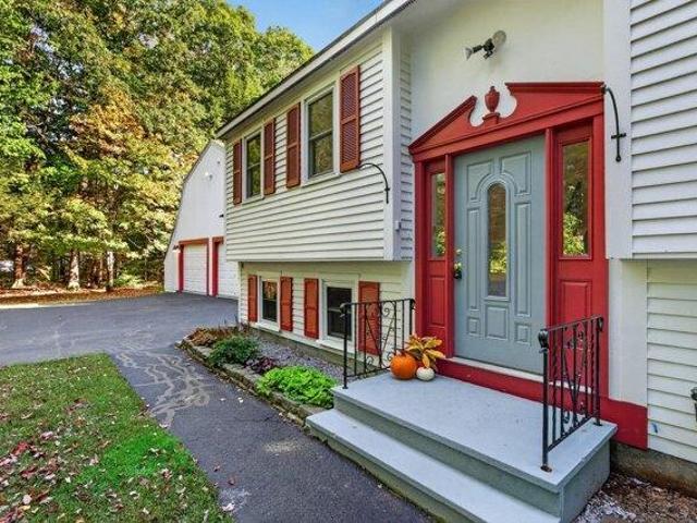 House for sale in Standish, Cumberland County